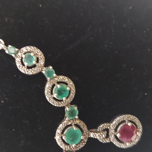 Victorian inspired Emerald and natural white zircon Sterling Silver Necklace - Picture 7 of 13